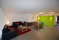 Modernisiert und freundlich präsentieren sich die renovierten Gästewohnungen.