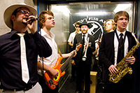 Ska im Aufzug: Offbeat Elevator