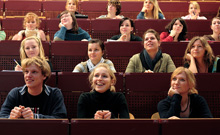 Bild: Studierende im Hörsaal