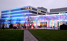 Bild: Das Gebäude X beim Absolvententag 2014. 