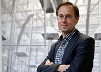 Bild: Andreas Zick leitet seit 2013 das Zentrum für Interdisziplinäre Konflikt- und Gewaltforschung der Universität Bielefeld. Foto: Universität Bielefeld