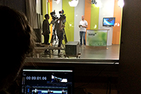 Bild: Moderator Philipp Renk bei der Aufzeichnung der 110. Ausgabe von Campus TV.
Foto: Campus TV Universität Bielefeld
