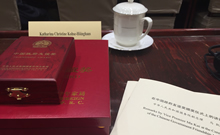 Bild: Kurz vor der Preisverleihung im chinesischen Regierungssitz an Prof. Dr. Katharina Kohse-Höinghaus 