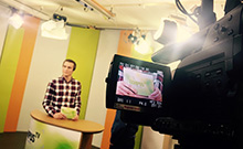 Bild: Dirk Ludewig moderiert die 112. Ausgabe von Campus TV