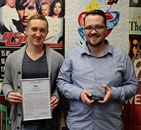 Bild: Philip Strunk (l.) und Gero Brinkmann wurden für ihre Wissenschaftssendungausgezeichnet. 