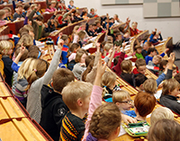 Bild: An drei Freitagen im März gibt es im Jahr 2017 die Kinder-Uni in der Universität Bielefeld.
Foto: Universität Bielefeld 
