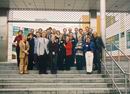 Bild: Die Teilnehmer des Alumni-Treffens vor dem Collegium Polonicum in Slubice.
