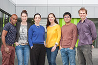 Bild: Die sechs neuen Doktorandinnen und Doktoranden