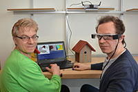 Bild: Dr. Kai Essig und Dr. Matthias Schröder (v.l.) entwickeln zusammen mit Professor Dr. Thomas Schack die intelligente Brille Adamaas.