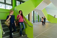 Bild: „Entdecke die Uni – finde dein Fach!“ Die Universität Bielefeld lädt Studieninteressierte zu ihren Info-Wochen ein. Foto: Universität Bielefeld