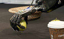 Bild: Die selbstlernende Roboterhand BP