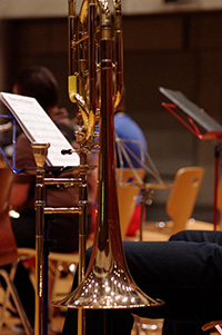 Bild: Die Uni BigBand spielt zum Semstersterabschluss im Audimax. Foto: Universität Bielefeld