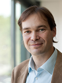 Bild: Prof. Dr. Harald Gröger erforscht