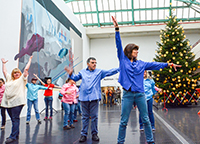 Bild: Viel Applaus gab es für die Musicaltanzgruppe der Neuen Schmiede/Bethel. Foto: Universität Bielefeld