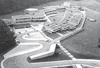 Bild: Das Zentrum für interdiszplinäre Forschung (ZiF) im Jahr 1975 aus der Luftperspektive. 
Foto: ZiF / G. Rudolf 
