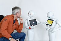 Bild: Humanoider Roboter: Pepper erkennt die Men-schen in seiner Umgebung. 
Foto: CITEC/Universität Bielefeld 
