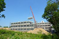 Bild: Aus 90 vorgefertigten Modulen ist der Rohbau des Bürogebäudes entstanden.