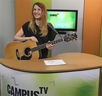 Bild: Moderatorin Ann-Sophie Rudolph ist auch kreativ!
Foto: J. Groll/ Campus TV
