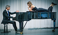 Bild: Lara Venghaus und Michael Hoyer laden zum Liederabend. 