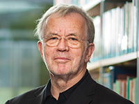 Bild: Professor Dr. Wolfgang Prinz wird mit der Ehrendoktorwürde der Fakultät für Psychologie und Sportwissenschaft ausgezeichnet. Foto: Max-Planck-Institut CBS /N.Brade 