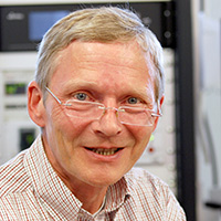 Bild: Prof. Dr. Günter Reiss von der Univer-sität Bielefeld ist einer der beiden Leiter des neuen MagSens-Zentrums. Foto: Universität Bielefeld