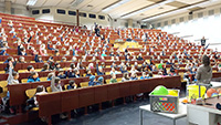 Bild: Studieren wie die Großen – 800 Kinder können an den Vorlesungen teilnehmen. Foto: Universität Bielefeld