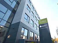 Bild: Das ICB an der Morgenbreede beherbergt aktuell die Medizinische Fakultät OWL in Gründung. Foto: Universität Bielefeld