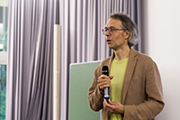 Bild: Prof. Dr. Gernot Akemann organisiert den  15. Brunel-Bielefeld-Workshop. Foto: Universität Bielefeld/A. Polina
