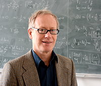 Bild: Der Bielefelder Astronom Professor Dr. Dominik Schwarz sucht nach Freiwilligen