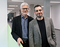 Bild: Prof. Dr. Reinhold Hedtke (l.) und Mahir Gökbudak (r.) bemängeln