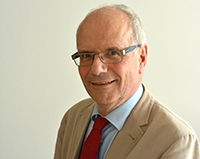 „Die staatlichen Maßnahmen zum Umgang mit der Corona-Krise sind rechtlich teilweise innovativ und müssen im Nachgang gründlich erörtert werden“, sagt der Staatsrechtler Prof. Dr. Christoph Gusy. Foto: Universität Bielefeld