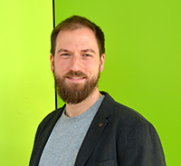 Bild: Der Sozialpsychologe Dr. Jonas Rees leitet das Team der Studie zur gesellschaftlichen Wahrnehmung des Umgangs mit der Corona-Pandemie in Deutschland. 
Foto: Universität Bielefeld
