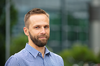 Bild: Professor Dr. Dmitry Turchinovich of Bielefeld University is one of the two study leads. He investigates how graphene can be used in future electrical engineering applications. Photo: Bielefeld University/M.-D. Müller