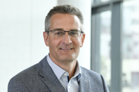 Bild: Prof. Dr. Alexander Sczyrba von der Universität Bielefeld gehört zu den Leitern des neuen Projekts NFDI4Microbiota an der Universität Bielefeld. Er wird das Teilprojekt zur technischen Infrastruktur leiten. Foto: Universität Bielefeld
