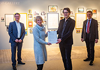 Ehrenpromotion für den Lyriker Jan Wagner (2.v.r.) mit Studiendekan Dr. Jan Andres, Dekanin Prof’in Dr. Petra Wagner und Laudator Prof. Dr. Wolfgang Braungart. Foto: Universität Bielefeld/M.-D. Müller