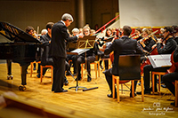 Michael Hoyer leitet und dirigiert das Universitätsorchester seit 1980. Gegründet wurde das Orchester 1974. Foto: Universität Bielefeld/M. Paulussen