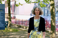 Bild: Die Direktorin der Universitätsbibliothek Barbara Knorn führt mit einem Beitrag zu dem DEAL- Projekt in der Reihe über die bereits erreichten Ziele der Zukunftsstrategie UB2025 ein.