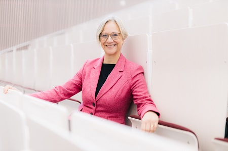 Prof'in Dr. Angelika Epple, ist Prorektorin für Forschung und Internationales der Universität Bielefeld. Im Oktober tirtt sie das Amt der Rektorin der Universität an. 