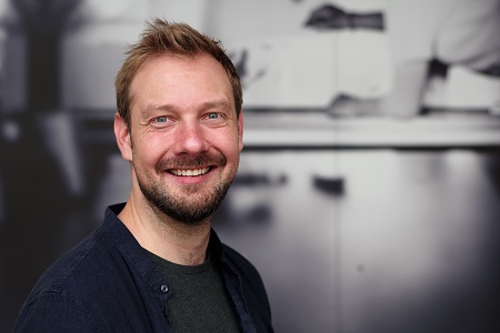 Fabian Grell arbeitet seit drei Jahren im Studierendensekretariat der Universität Bielefeld. 