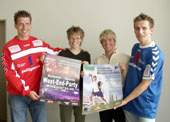 Bild: Das Foto zeigt v.l. die Organisatoren und Spieler Christian Grunow
