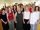 Bild: Buz 215/2003: 15 Jahre "Frauenstudien" an der Universität Bielefeld. Das Foto zeigt die erfolgreichen Absolventinnen mit den Mitarbeiterinnen der "Frauenstudien" Regina Heimann (2.v.l.) und Cornelia Hoffmann (6.v.l) sowie Professorin Katharina Gröning (4.v.l.): Brigitte Kramer