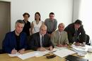 Bild: Buz 215/2003: "Partnerhochschule des Spitzensports". Das Foto zeigt von links in der vorderen Reihe Günther Remmel (Geschäftsführer des Studentenwerks)