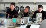 Bild: BUZ 216/2004 - Schülerakademie Physik an der Universität Bielefeld. Foto: Britta Hoffarth.