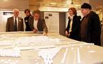 Bild: Buz 216/2004 - 
Wissenschaftsfestival "Campus: City!"
Der Meister und sein Werk. Einer der Architekten des Universitätshauptgebäudes