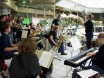 Bild: Buz 216/2004 - Wissenschaftsfestival "Campus: City!" - Fetzige Jazz-Standards. Die UniBigband unter Leitung von Hans Hermann Rösch in der Marktpassage.