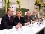 Bild: Buz 217/2004 - 3. Kongress für Versorgungsforschung. Kongress-Referenten (von links): Klaus Schröder (Staatssekretär im Bundesministerium für Gesundheit und Soziale Sicherung)