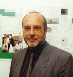 Bild: Buz 217/2004 - Personalie - Seit 40 Jahren 
im Öffentlichen Dienst. Bernhard Schmidt. 
Seit 1979 arbeitet der Jubilar im Akademischen Auslandsamt der Universität Bielefeld 