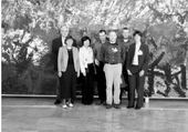 Bild: Buz 218/2004 - Gruppenfoto des zweiten Jahrgangs ?Master of Science in Epidemiology? mit Maria Blettner (vorne links) im Foyer der WHO.