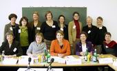 Bild: Buz 218/2004 - Expertinnen-Hearing "Gender Studies - Arbeitsmarktperspektiven und Studiengangskonzepte" (v.l.): in der hinteren Reihe Christa Kleindienst-Cachay (Abteilung Sportwissenschaft)