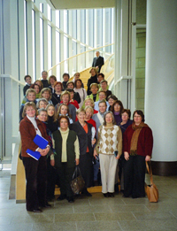 Bild: Teilnehmerinnen der Frauenstudien besuchten den Landtag.